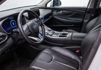 Подержанный автомобиль Hyundai Santa Fe 2021 года (9 фото)