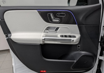 Подержанный автомобиль Mercedes-Benz GLB 2021 года (18 фото)