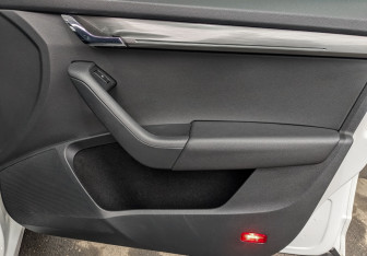 Подержанный автомобиль Skoda Octavia Liftback 2017 года (23 фото)