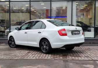 Подержанный автомобиль Skoda Rapid Liftback 2016 года (6 фото)