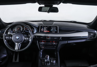 Подержанный автомобиль BMW X5 M 2015 года (17 фото)