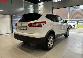 Подержанный автомобиль Nissan Qashqai 2016 года (4 фото)