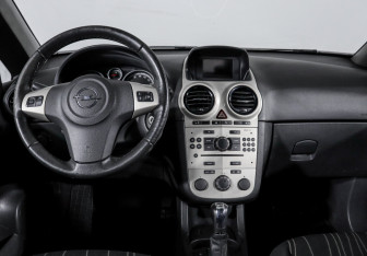 Подержанный автомобиль Opel Corsa 2008 года (12 фото)