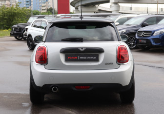 Подержанный автомобиль MINI Hatch 2020 года (6 фото)