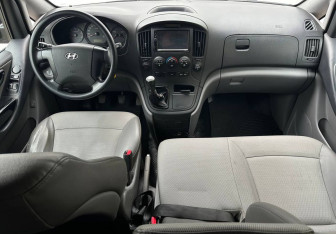 Подержанный автомобиль Hyundai Grand Starex 2011 года (10 фото)