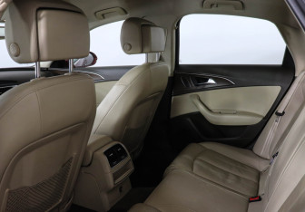 Подержанный автомобиль Audi A6 Sedan 2015 года (12 фото)