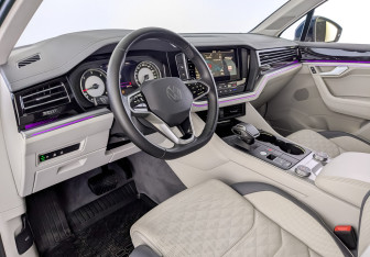 Подержанный автомобиль Volkswagen Touareg 2022 года (16 фото)