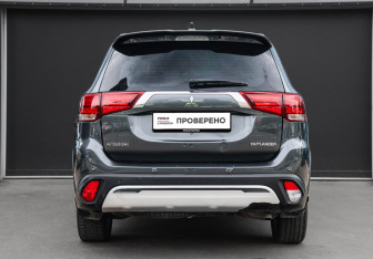 Подержанный автомобиль Mitsubishi Outlander 2019 года (5 фото)