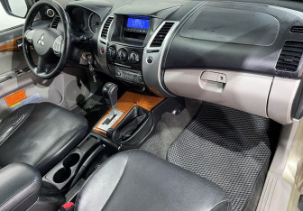 Подержанный автомобиль Mitsubishi Pajero Sport 2008 года (11 фото)