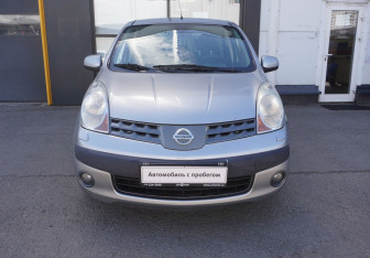 Подержанный автомобиль Nissan Note 2006 года (2 фото)