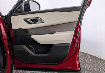 Подержанный автомобиль Land Rover Range Rover Velar 2019 года (25 фото)