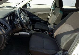 Подержанный автомобиль Mitsubishi ASX 2012 года (18 фото)