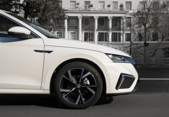 Подержанный автомобиль Skoda Octavia Liftback 2024 года (10 фото)
