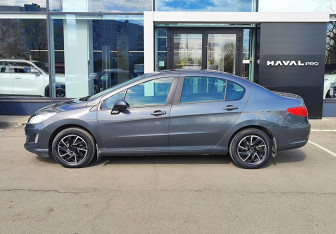 Подержанный автомобиль Peugeot 408 2014 года (8 фото)