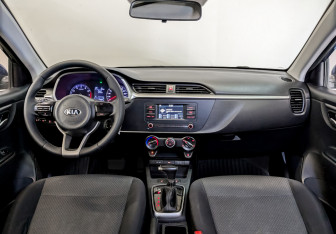 Подержанный автомобиль Kia Rio Hatchback 2021 года (13 фото)