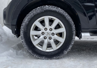 Подержанный автомобиль Mitsubishi Pajero 2010 года (17 фото)