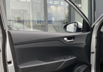 Подержанный автомобиль Hyundai Solaris Sedan 2017 года (16 фото)