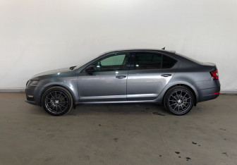 Подержанный автомобиль Skoda Octavia Liftback 2018 года (4 фото)