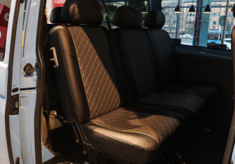 Подержанный автомобиль Volkswagen Transporter Van 2005 года (4 фото)