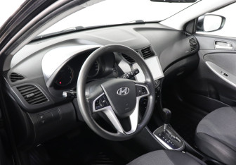 Подержанный автомобиль Hyundai Solaris Hatchback 2013 года (5 фото)