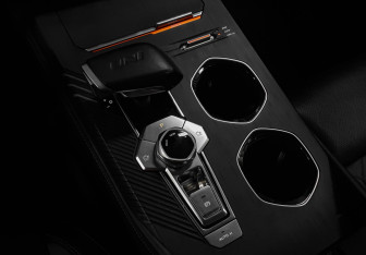 Подержанный автомобиль Changan UNI-K 2022 года (19 фото)