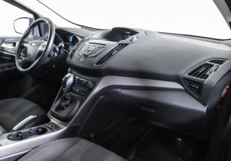 Подержанный автомобиль Ford Kuga 2015 года (5 фото)