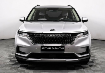 Подержанный автомобиль Kia Carnival 2020 года (2 фото)