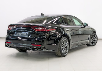 Подержанный автомобиль Kia Stinger 2018 года (5 фото)