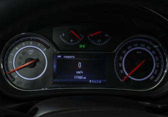 Подержанный автомобиль Opel Insignia Wagon 2014 года (11 фото)