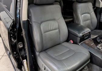 Подержанный автомобиль Toyota Land Cruiser Suv 2010 года (23 фото)