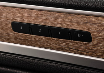 Подержанный автомобиль Volkswagen Touareg 2013 года (15 фото)