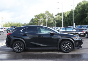 Подержанный автомобиль Lexus UX 2019 года (4 фото)