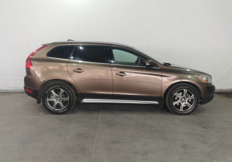 Подержанный автомобиль Volvo XC60 2012 года (8 фото)