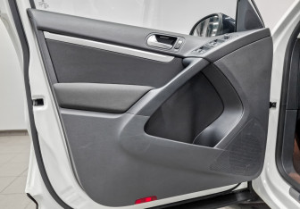 Подержанный автомобиль Volkswagen Tiguan 2013 года (20 фото)