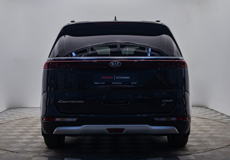 Подержанный автомобиль Kia Carnival 2021 года (4 фото)