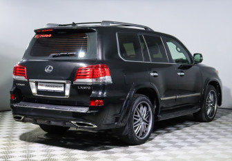 Подержанный автомобиль Lexus LX 2015 года (5 фото)