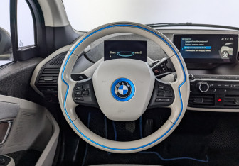 Подержанный автомобиль BMW i3 2018 года (22 фото)
