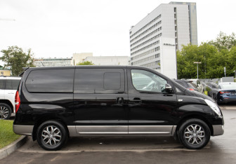 Подержанный автомобиль Hyundai Grand Starex 2017 года (3 фото)