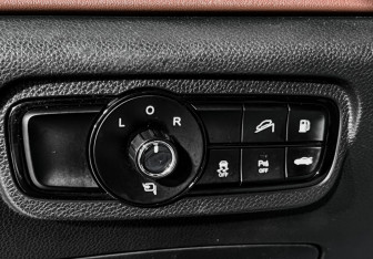 Подержанный автомобиль GAC GS8 2020 года (22 фото)