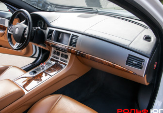 Подержанный автомобиль Jaguar XF Sedan 2014 года (7 фото)