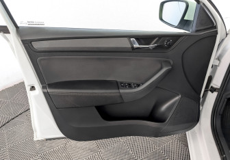 Подержанный автомобиль Skoda Rapid Liftback 2021 года (19 фото)