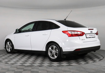 Подержанный автомобиль Ford Focus Sedan 2012 года (7 фото)