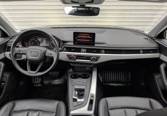 Подержанный автомобиль Audi A4 Sedan 2019 года (14 фото)