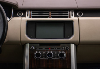 Подержанный автомобиль Land Rover Range Rover 2015 года (14 фото)