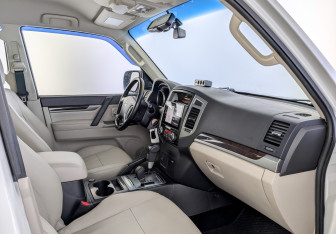 Подержанный автомобиль Mitsubishi Pajero 2019 года (11 фото)