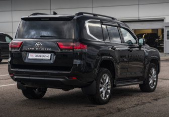 Подержанный автомобиль Toyota Land Cruiser Suv 2024 года (5 фото)
