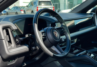 Подержанный автомобиль Porsche Cayenne 2023 года (13 фото)