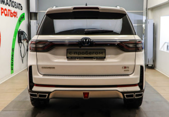 Подержанный автомобиль Changan CS95 2024 года (5 фото)