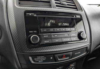 Подержанный автомобиль Mitsubishi ASX 2014 года (21 фото)