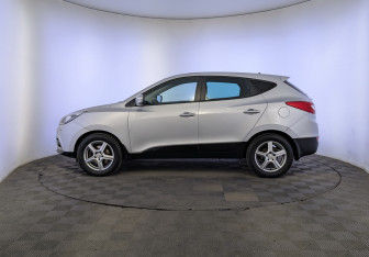 Подержанный автомобиль Hyundai ix35 2015 года (8 фото)